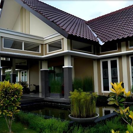 Wonua Monapa Hotel Resort Kendari Kültér fotó