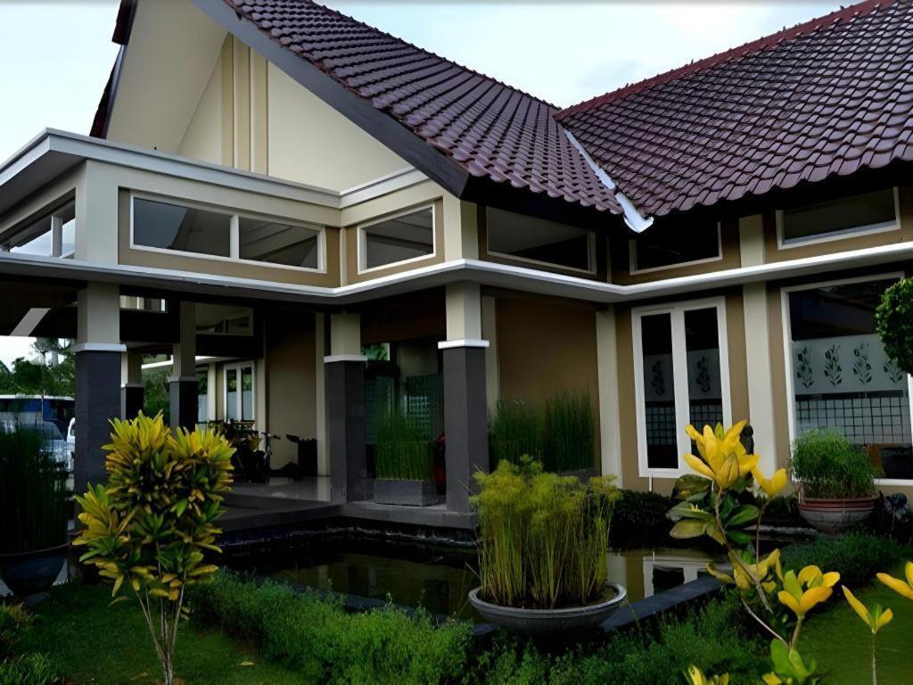 Wonua Monapa Hotel Resort Kendari Kültér fotó