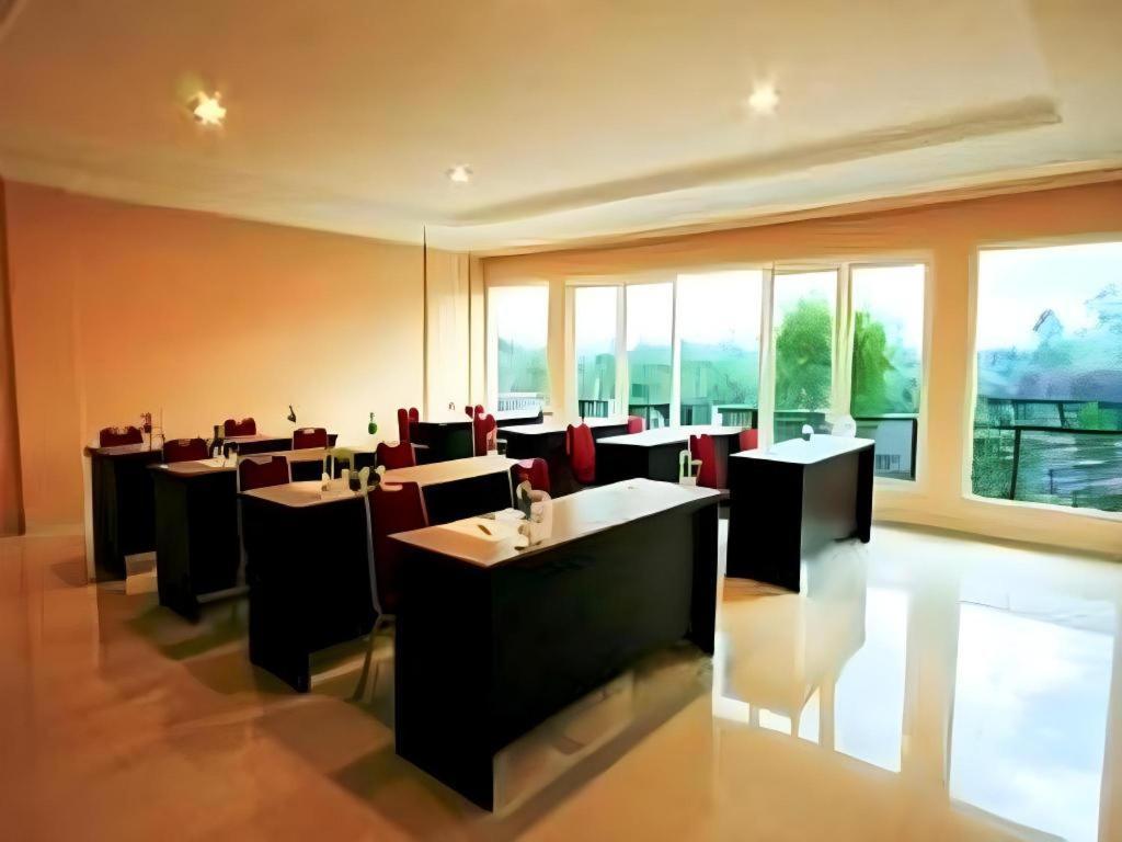 Wonua Monapa Hotel Resort Kendari Kültér fotó
