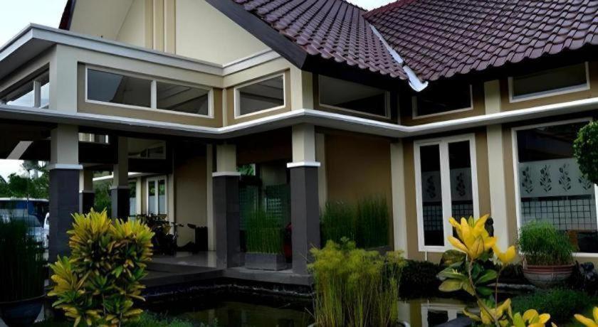 Wonua Monapa Hotel Resort Kendari Kültér fotó